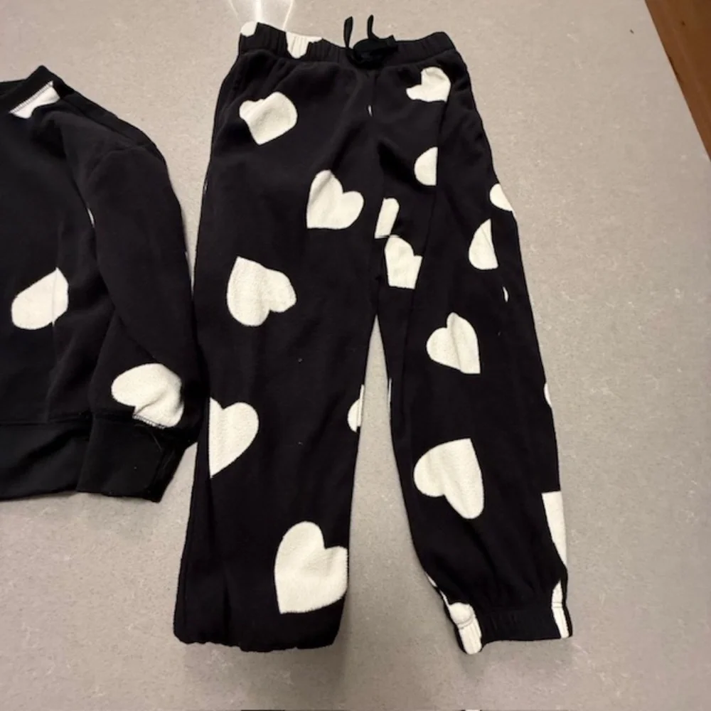 Printed Microfleece Pajama Joggers Piece Black & White Heart Set for Girls XS 5